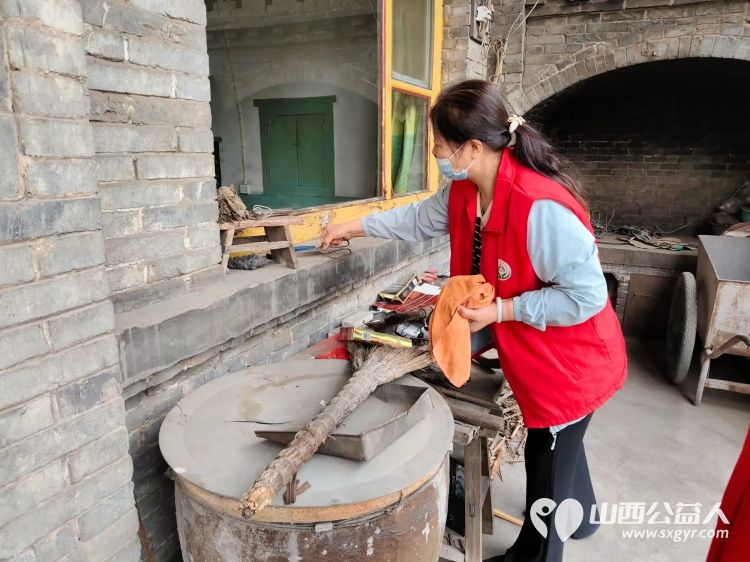 介休市敬老协会敬老爱老助老行动在洪山镇石屯村入户82岁特困老人杨锦义家 - 第11张 - 山西公益人 介休市敬老协会敬老爱老助老行动在洪山镇石屯村入户82岁特困老人杨锦义家 - 第11张