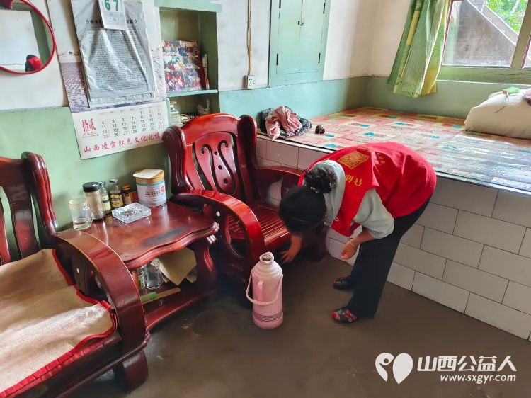 介休市敬老协会敬老爱老助老行动在洪山镇石屯村入户82岁特困老人杨锦义家 - 第10张 - 山西公益人 介休市敬老协会敬老爱老助老行动在洪山镇石屯村入户82岁特困老人杨锦义家 - 第10张
