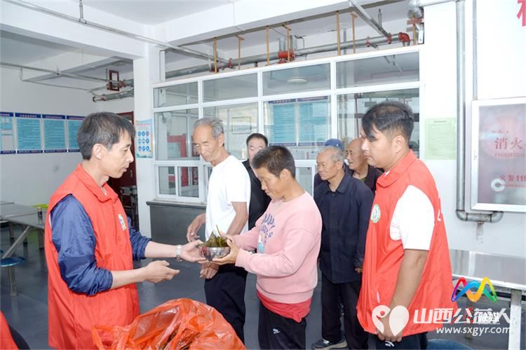 粽香端午爱老同行 上党区义工协会组织志愿者来到康乐敬老院开展志愿服务活动为老人们送上了节日祝福 - 第1张