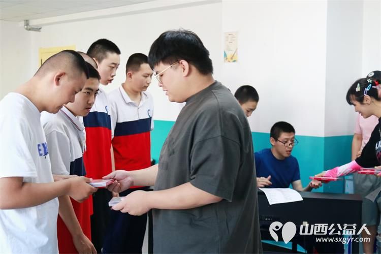 蔡依林官方后援会志愿者从全国各地来到阳曲县残疾人康复中心以实际行动守护星星的孩子 - 第5张 - 山西公益人 蔡依林官方后援会志愿者从全国各地来到阳曲县残疾人康复中心以实际行动守护星星的孩子 - 第5张