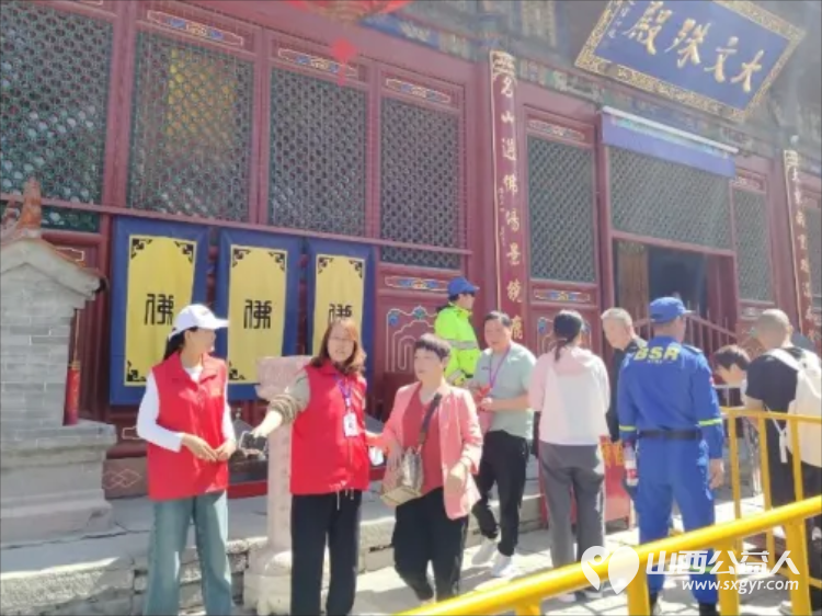 爱心公益五台山行---忻州市爱心公益协会端午节组织32名志愿者前往五台山景区开展志愿服务活动掠影 - 第16张 - 山西公益人 爱心公益五台山行---忻州市爱心公益协会端午节组织32名志愿者前往五台山景区开展志愿服务活动掠影 - 第16张