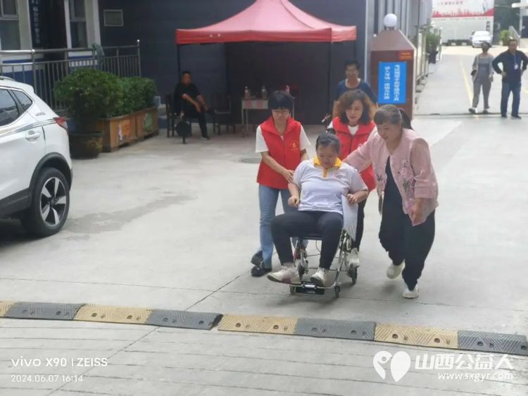 爱心助考,筑梦远航—临汾市护苗爱心志愿服务队2024高考纪实为考生们保驾护航 - 第7张 - 山西公益人 爱心助考,筑梦远航—临汾市护苗爱心志愿服务队2024高考纪实为考生们保驾护航 - 第7张