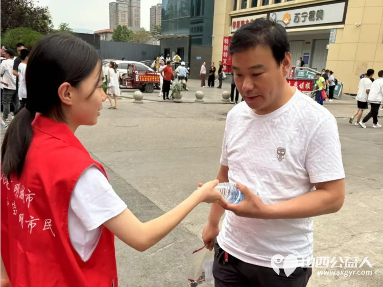 爱心助考,筑梦远航—临汾市护苗爱心志愿服务队2024高考纪实为考生们保驾护航 - 第8张 - 山西公益人 爱心助考,筑梦远航—临汾市护苗爱心志愿服务队2024高考纪实为考生们保驾护航 - 第8张
