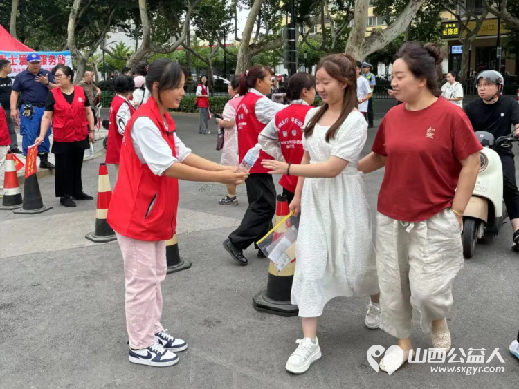 爱心助考,筑梦远航—临汾市护苗爱心志愿服务队2024高考纪实为考生们保驾护航 - 第10张 - 山西公益人 爱心助考,筑梦远航—临汾市护苗爱心志愿服务队2024高考纪实为考生们保驾护航 - 第10张