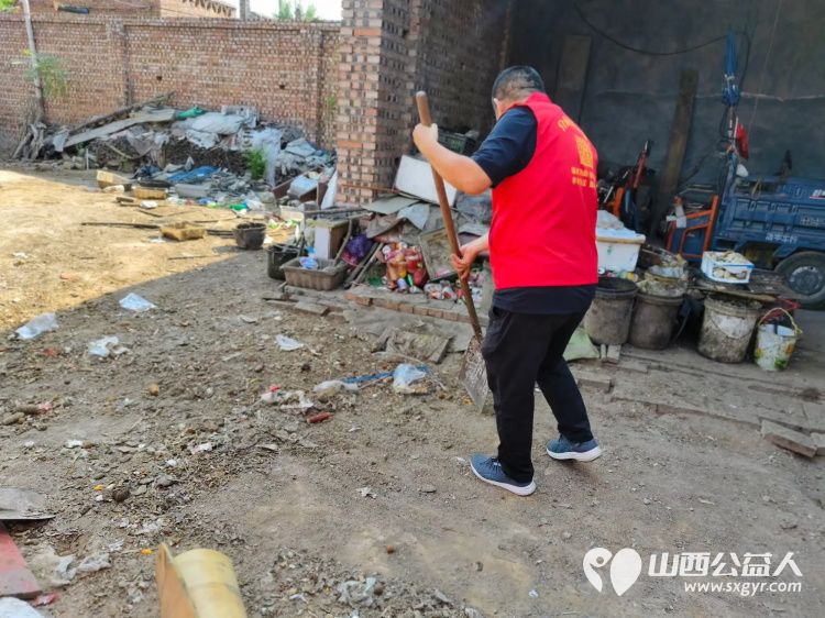 介休市敬老协会在父亲节之际去张兰镇东北里村入户特困老人86岁孟庆福家中为老人理发料理家务包饺子吃蛋糕 - 第29张 - 山西公益人 介休市敬老协会在父亲节之际去张兰镇东北里村入户特困老人86岁孟庆福家中为老人理发料理家务包饺子吃蛋糕 - 第29张