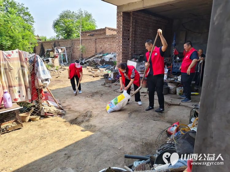 介休市敬老协会在父亲节之际去张兰镇东北里村入户特困老人86岁孟庆福家中为老人理发料理家务包饺子吃蛋糕 - 第27张 - 山西公益人 介休市敬老协会在父亲节之际去张兰镇东北里村入户特困老人86岁孟庆福家中为老人理发料理家务包饺子吃蛋糕 - 第27张
