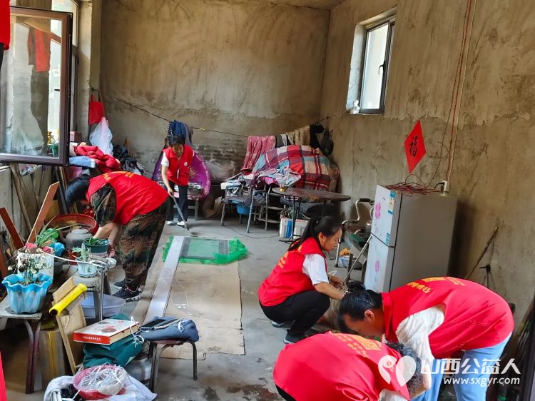 介休市敬老协会在父亲节之际去张兰镇东北里村入户特困老人86岁孟庆福家中为老人理发料理家务包饺子吃蛋糕 - 第20张 - 山西公益人 介休市敬老协会在父亲节之际去张兰镇东北里村入户特困老人86岁孟庆福家中为老人理发料理家务包饺子吃蛋糕 - 第20张