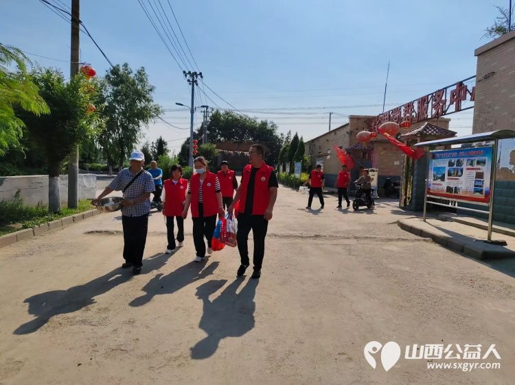 介休市敬老协会在父亲节之际去张兰镇东北里村入户特困老人86岁孟庆福家中为老人理发料理家务包饺子吃蛋糕 - 第5张 - 山西公益人 介休市敬老协会在父亲节之际去张兰镇东北里村入户特困老人86岁孟庆福家中为老人理发料理家务包饺子吃蛋糕 - 第5张