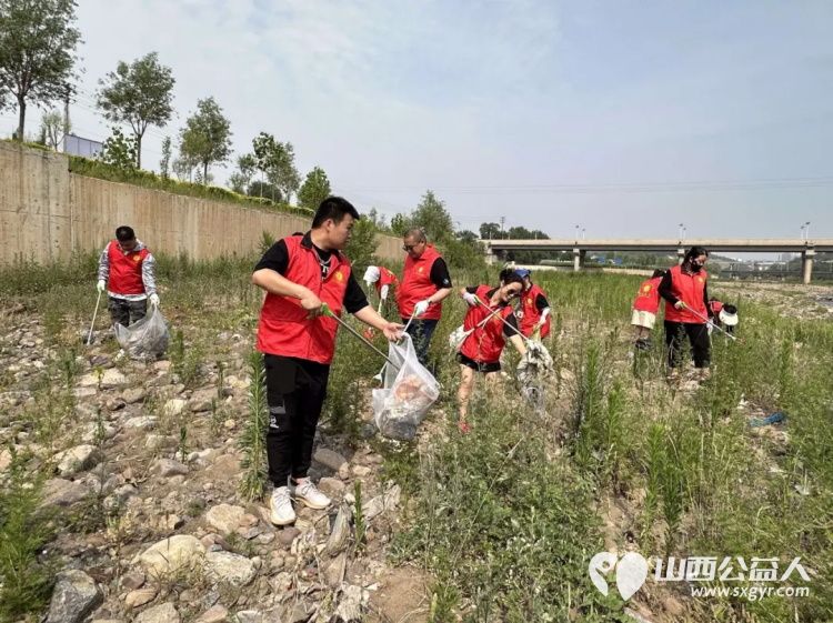 保护母亲河 阳泉义工在行动2024年第20期“保护母亲河”巡河净滩活动在白羊墅湿地公园开展 - 第6张 - 山西公益人 保护母亲河 阳泉义工在行动2024年第20期“保护母亲河”巡河净滩活动在白羊墅湿地公园开展 - 第6张