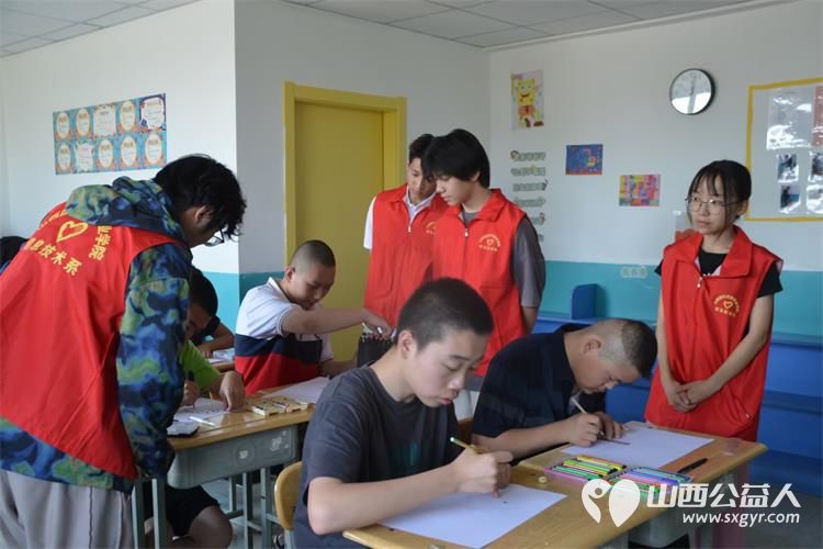 山西国际商务职业学院信息技术系发起公益活动在学校组织扎染绘画创意设计比赛义卖活动义卖款捐给灵星残疾人康复中心 - 第4张 - 山西公益人 山西国际商务职业学院信息技术系发起公益活动在学校组织扎染绘画创意设计比赛义卖活动义卖款捐给灵星残疾人康复中心 - 第4张