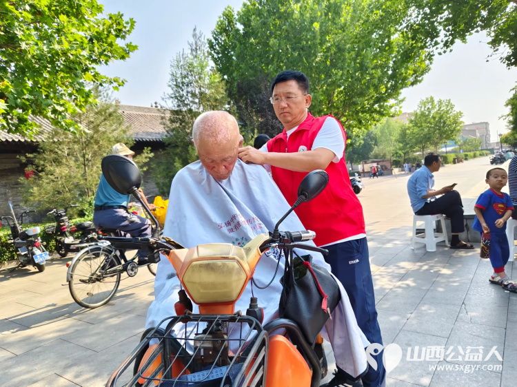 志愿服务进社区健康活动暖人心介休市敬老协会走进北关街道北大街社区服务社区行动不便的老人 - 第21张 - 山西公益人 志愿服务进社区健康活动暖人心介休市敬老协会走进北关街道北大街社区服务社区行动不便的老人 - 第21张