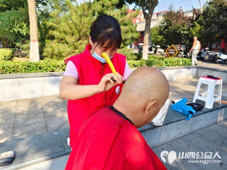 志愿服务进社区健康活动暖人心介休市敬老协会走进北关街道北大街社区服务社区行动不便的老人 - 第9张 - 山西公益人 志愿服务进社区健康活动暖人心介休市敬老协会走进北关街道北大街社区服务社区行动不便的老人 - 第9张