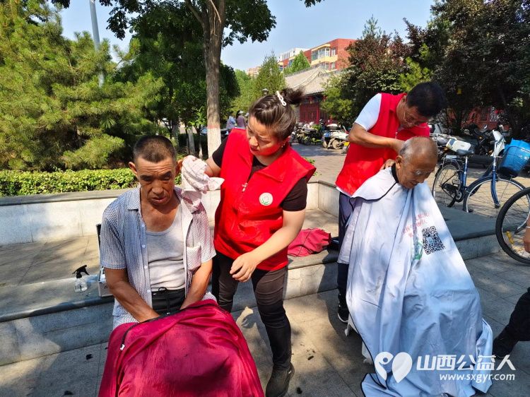 志愿服务进社区健康活动暖人心介休市敬老协会走进北关街道北大街社区服务社区行动不便的老人 - 第8张 - 山西公益人 志愿服务进社区健康活动暖人心介休市敬老协会走进北关街道北大街社区服务社区行动不便的老人 - 第8张