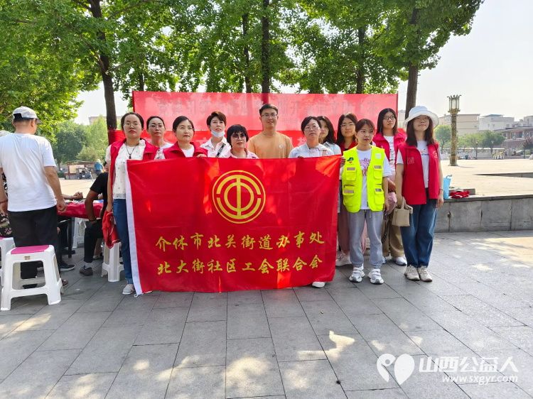 志愿服务进社区健康活动暖人心介休市敬老协会走进北关街道北大街社区服务社区行动不便的老人 - 第2张 - 山西公益人 志愿服务进社区健康活动暖人心介休市敬老协会走进北关街道北大街社区服务社区行动不便的老人 - 第2张