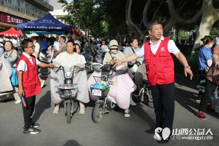 临汾市文明交通志愿者协会共有650余名志愿者服务2024年中考于6月22日圆满收官 - 第4张 - 山西公益人 临汾市文明交通志愿者协会共有650余名志愿者服务2024年中考于6月22日圆满收官 - 第4张