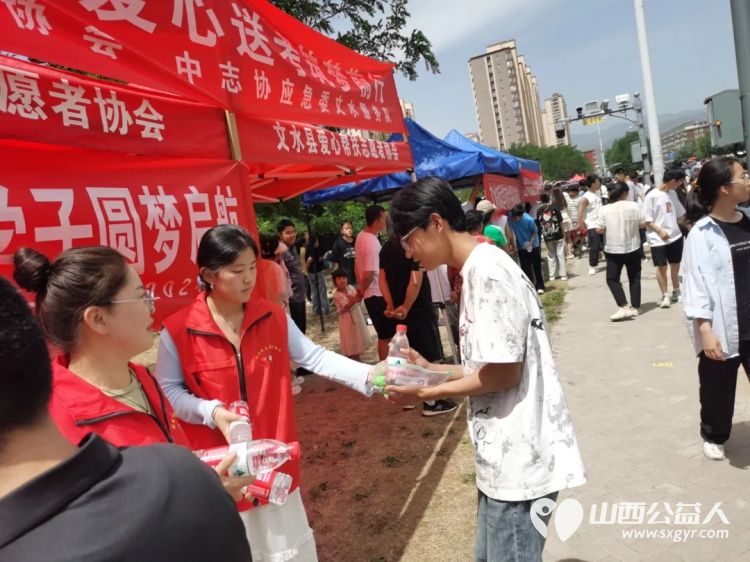 文水县爱心帮扶志愿者协会开展文明实践我行动为主题的志愿服务活动----爱心送考为广大中考考生送去浓浓关怀 - 第29张 - 山西公益人 文水县爱心帮扶志愿者协会开展文明实践我行动为主题的志愿服务活动----爱心送考为广大中考考生送去浓浓关怀 - 第29张