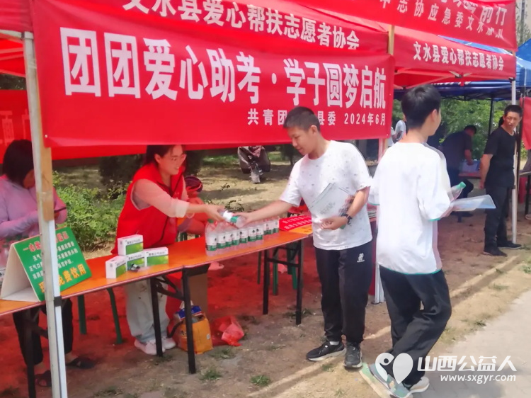 文水县爱心帮扶志愿者协会开展文明实践我行动为主题的志愿服务活动----爱心送考为广大中考考生送去浓浓关怀 - 第5张 - 山西公益人 文水县爱心帮扶志愿者协会开展文明实践我行动为主题的志愿服务活动----爱心送考为广大中考考生送去浓浓关怀 - 第5张