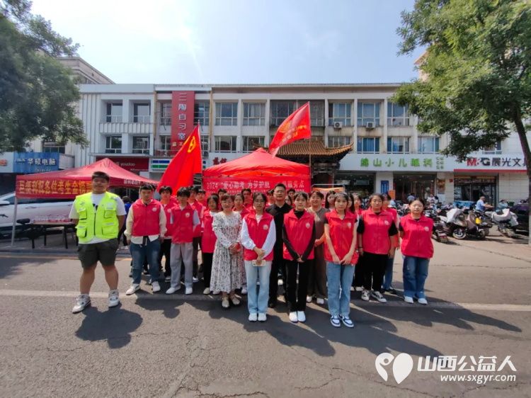 介休市彦博路社区组织社区志愿者协会近60名青年志愿者们中考期间在介休二中介休三中考点开展爱心助考为梦护航志愿服务活动 - 第9张