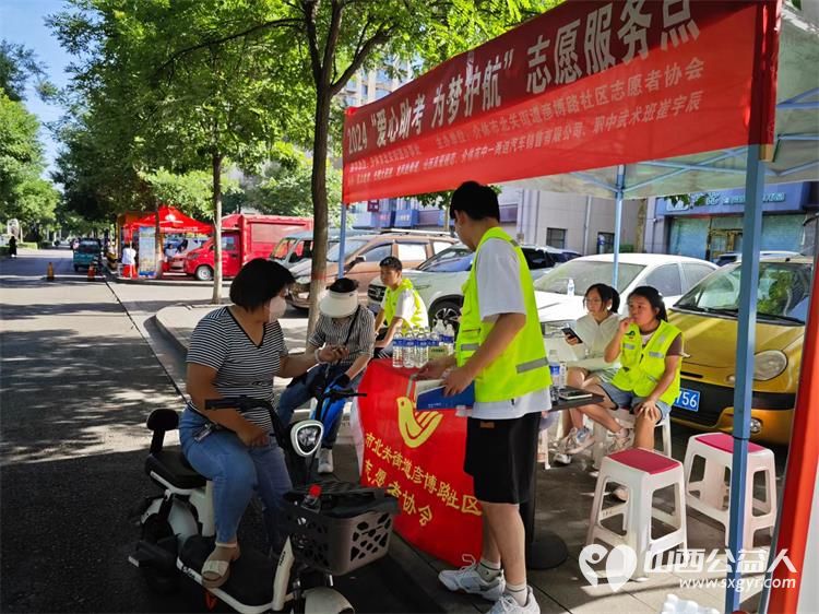 介休市彦博路社区组织社区志愿者协会近60名青年志愿者们中考期间在介休二中介休三中考点开展爱心助考为梦护航志愿服务活动 - 第33张