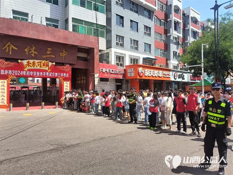 介休市彦博路社区组织社区志愿者协会近60名青年志愿者们中考期间在介休二中介休三中考点开展爱心助考为梦护航志愿服务活动 - 第17张