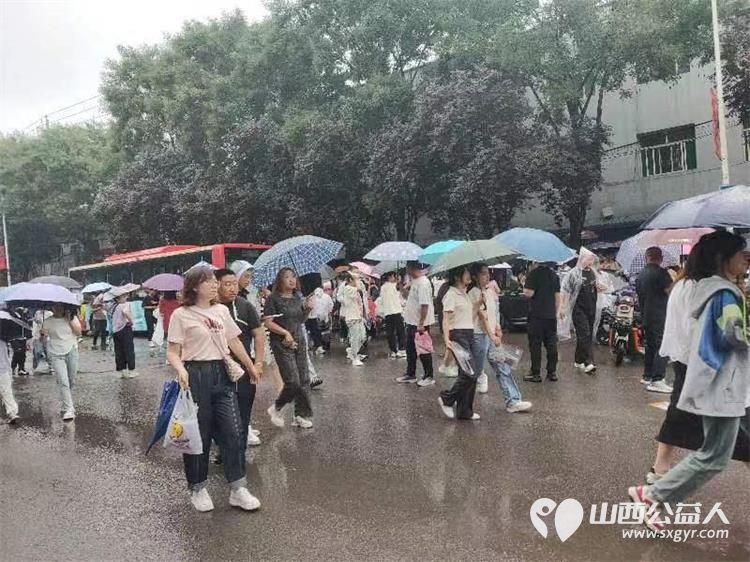 长治市屯留正能量公益协会志愿者中考助力爱心送考公益活动圆满结束 - 第8张