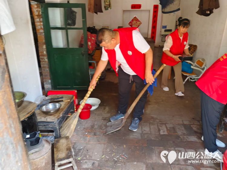 介休市敬老协会在张兰镇张原村入户83岁特困老人赵棉佑家中为老人理发打扫室内外卫生包饺子 - 第22张 - 山西公益人 介休市敬老协会在张兰镇张原村入户83岁特困老人赵棉佑家中为老人理发打扫室内外卫生包饺子 - 第22张
