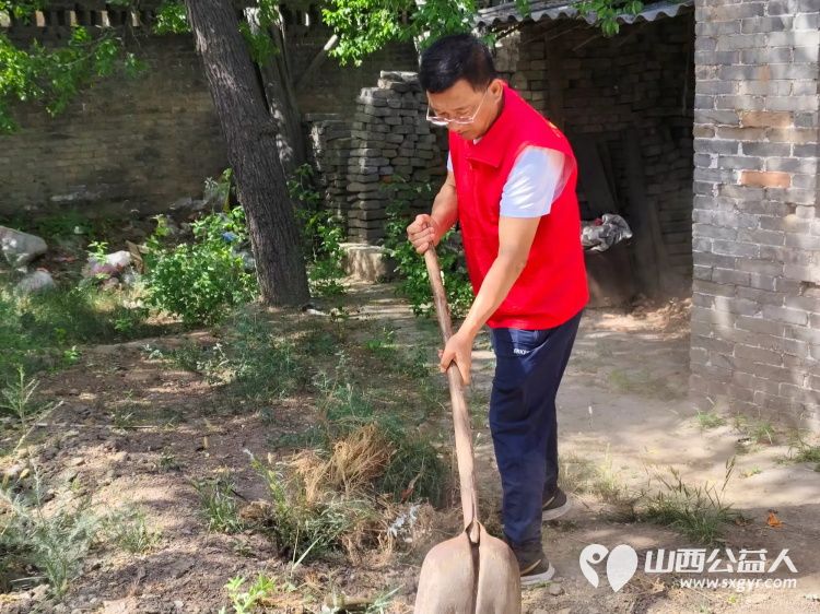 介休市敬老协会在张兰镇张原村入户83岁特困老人赵棉佑家中为老人理发打扫室内外卫生包饺子 - 第21张 - 山西公益人 介休市敬老协会在张兰镇张原村入户83岁特困老人赵棉佑家中为老人理发打扫室内外卫生包饺子 - 第21张