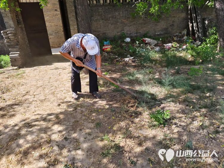 介休市敬老协会在张兰镇张原村入户83岁特困老人赵棉佑家中为老人理发打扫室内外卫生包饺子 - 第20张 - 山西公益人 介休市敬老协会在张兰镇张原村入户83岁特困老人赵棉佑家中为老人理发打扫室内外卫生包饺子 - 第20张