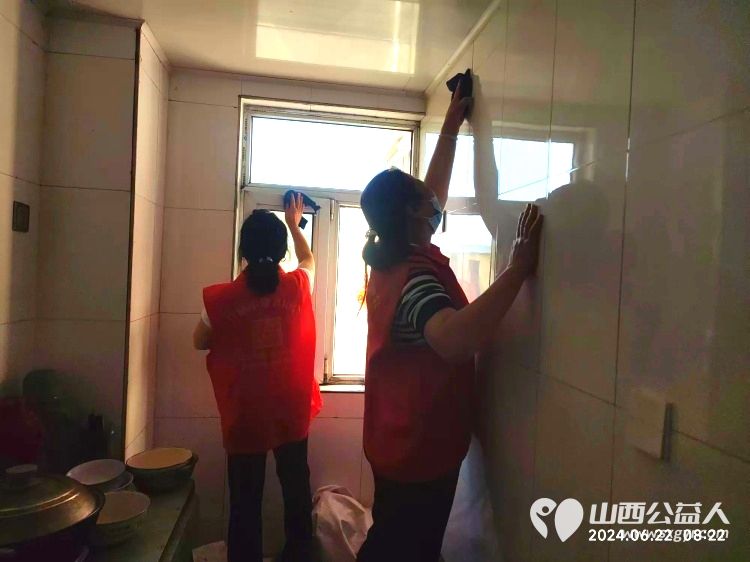 介休市敬老协会去绵山镇后党峪开展关爱乡村老人公益活动入户86岁特困老人孙士功家中为老人打扫卫生料理家务 - 第7张 - 山西公益人 介休市敬老协会去绵山镇后党峪开展关爱乡村老人公益活动入户86岁特困老人孙士功家中为老人打扫卫生料理家务 - 第7张