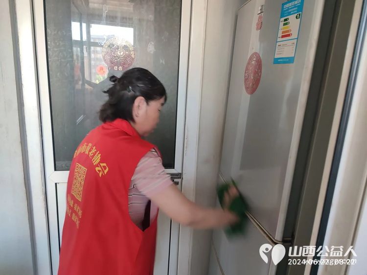 介休市敬老协会去绵山镇后党峪开展关爱乡村老人公益活动入户86岁特困老人孙士功家中为老人打扫卫生料理家务 - 第5张 - 山西公益人 介休市敬老协会去绵山镇后党峪开展关爱乡村老人公益活动入户86岁特困老人孙士功家中为老人打扫卫生料理家务 - 第5张