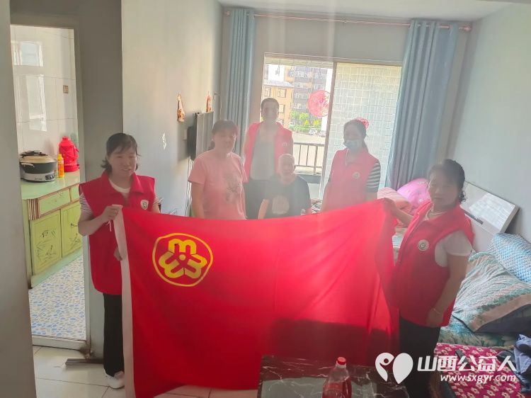 介休市敬老协会去绵山镇后党峪开展关爱乡村老人公益活动入户86岁特困老人孙士功家中为老人打扫卫生料理家务 - 第1张 - 山西公益人 介休市敬老协会去绵山镇后党峪开展关爱乡村老人公益活动入户86岁特困老人孙士功家中为老人打扫卫生料理家务 - 第1张