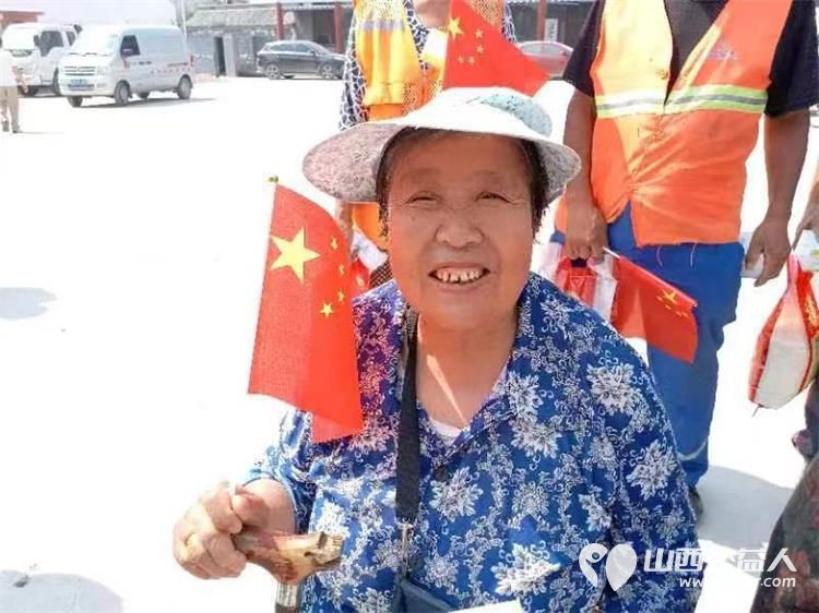 徐沟镇党委政府、山西好人张小义、徐沟镇东南坊村组织的迎七一活动在东南坊村举行并为老党员退役军人环卫工人孤寡老人等发放了米面粮油矿泉水 - 第9张