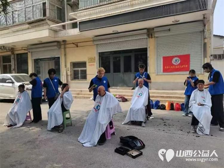 长治小雨点公益志愿者协会组织志愿者到雨花斋二部为老人义务理发帮厨活动 - 第14张