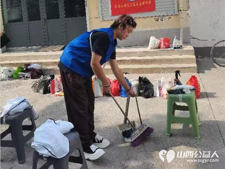 长治小雨点公益志愿者协会组织志愿者到雨花斋二部为老人义务理发帮厨活动 - 第16张