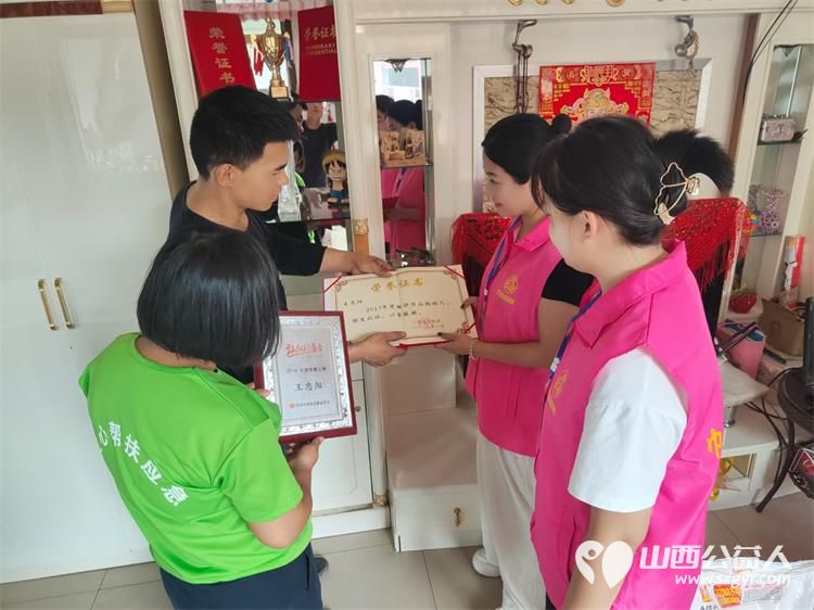 文水县爱心帮扶志愿者协会开展慰问行善者活动慰问成兆娥和王忠阳各1000元慰问金和价值200元的米面油 - 第6张