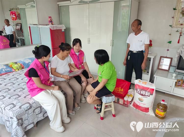 文水县爱心帮扶志愿者协会开展慰问行善者活动慰问成兆娥和王忠阳各1000元慰问金和价值200元的米面油 - 第2张