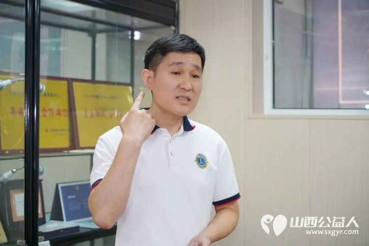 静听花开七一同行----山西省残疾人福利基金会联合各爱心会计师事务所走进太原市阳光狮语听障儿童康复中心关爱听障残疾儿童慰问活动 - 第2张