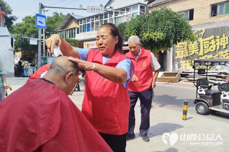 长治市阳光困境儿童帮扶协会赴长治市潞洲区常青街道角沿村开展义务理发志愿服务活动 - 第5张