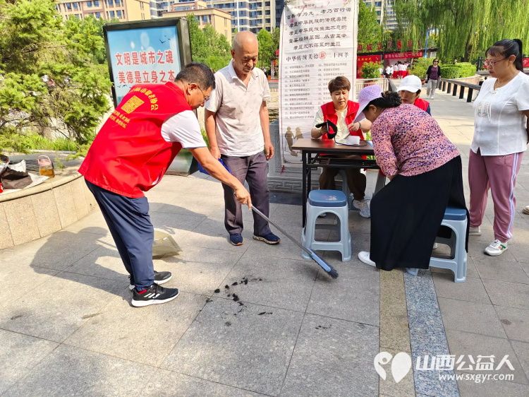 志愿服务进社区健康活动暖人心 介休市敬老协会志愿者走进北坛街道文苑街社区服务老人 - 第10张 - 山西公益人 志愿服务进社区健康活动暖人心 介休市敬老协会志愿者走进北坛街道文苑街社区服务老人 - 第10张