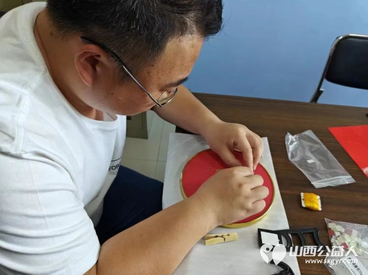 山西省残联第四党支部联手山西忠诺卫士品牌管理有限公司莅临安健儿开展关爱残疾儿童“七一”党建活动 - 第20张