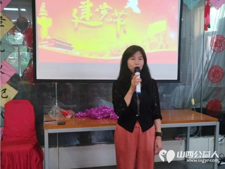 太原市源缘圆老年公寓喜迎103周年党的生日,晋源区社会组织党建指导员刘梅岭七一来看望老人 - 第3张 - 山西公益人 太原市源缘圆老年公寓喜迎103周年党的生日,晋源区社会组织党建指导员刘梅岭七一来看望老人 - 第3张