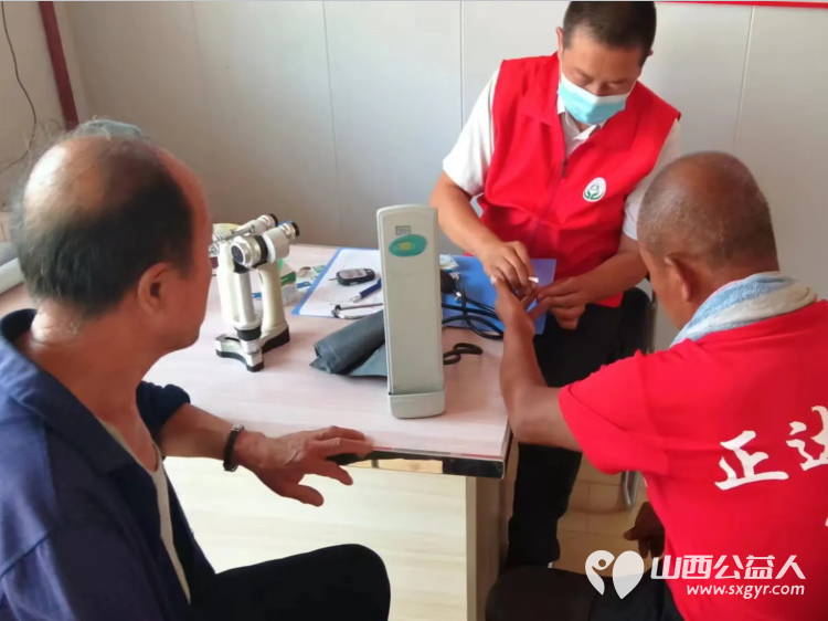 介休市龙凤镇峪子村迎来了介休市敬老协会敬老爱老助老行动志愿者给老人们义诊理发 - 第12张 - 山西公益人 介休市龙凤镇峪子村迎来了介休市敬老协会敬老爱老助老行动志愿者给老人们义诊理发 - 第12张