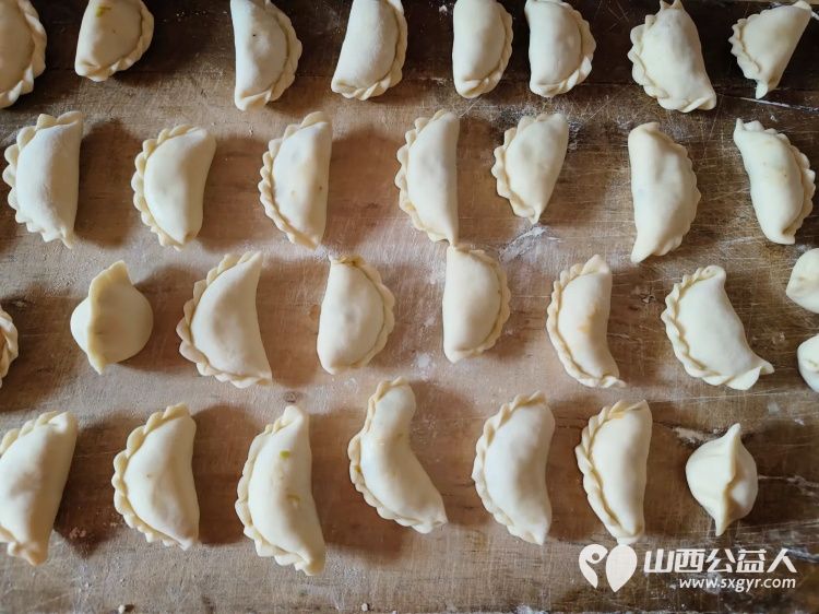 介休市敬老协会志愿者在龙凤镇峪子村入户特困老人84岁杜宏奎家中服务老人 - 第14张 - 山西公益人 介休市敬老协会志愿者在龙凤镇峪子村入户特困老人84岁杜宏奎家中服务老人 - 第14张