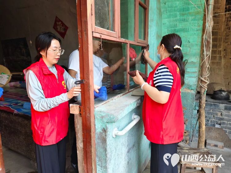 介休市敬老协会志愿者在龙凤镇峪子村入户特困老人84岁杜宏奎家中服务老人 - 第8张 - 山西公益人 介休市敬老协会志愿者在龙凤镇峪子村入户特困老人84岁杜宏奎家中服务老人 - 第8张