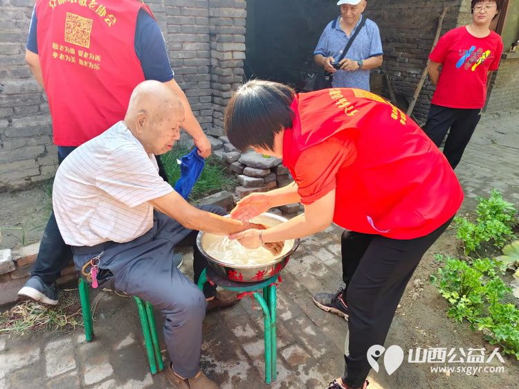介休市敬老协会孝善行敬老行动在连福镇南王里村入户特困老人87岁田兆武家中 - 第4张 - 山西公益人 介休市敬老协会孝善行敬老行动在连福镇南王里村入户特困老人87岁田兆武家中 - 第4张