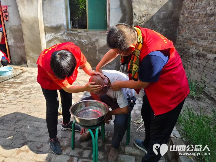 介休市敬老协会孝善行敬老行动在连福镇南王里村入户特困老人87岁田兆武家中 - 第3张 - 山西公益人 介休市敬老协会孝善行敬老行动在连福镇南王里村入户特困老人87岁田兆武家中 - 第3张