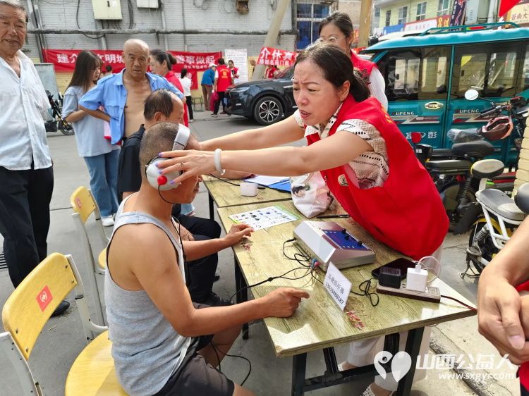 志愿服务进社区健康活动暖人心----介休市敬老协会走进西南街道南河沿街社区服务老人 - 第12张 - 山西公益人 志愿服务进社区健康活动暖人心----介休市敬老协会走进西南街道南河沿街社区服务老人 - 第12张