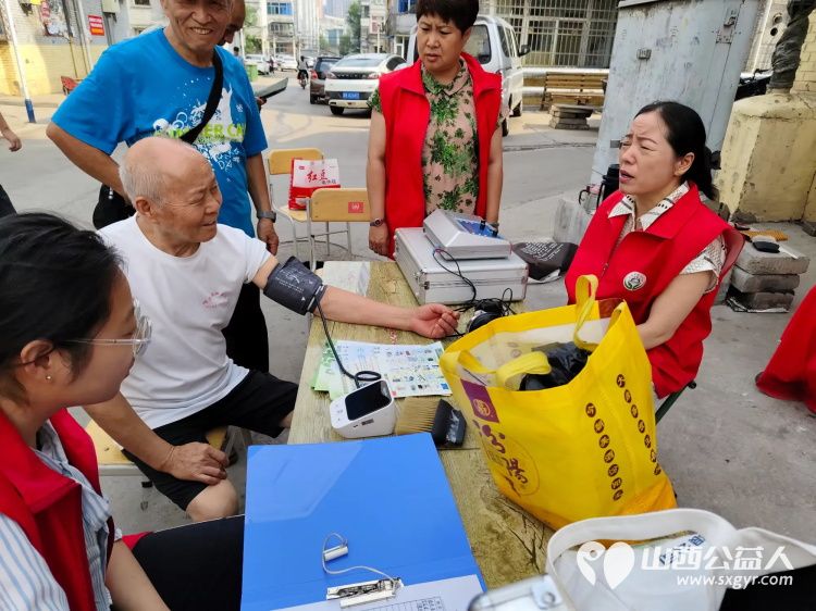 志愿服务进社区健康活动暖人心----介休市敬老协会走进西南街道南河沿街社区服务老人 - 第15张 - 山西公益人 志愿服务进社区健康活动暖人心----介休市敬老协会走进西南街道南河沿街社区服务老人 - 第15张