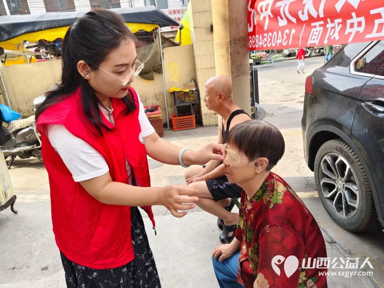 志愿服务进社区健康活动暖人心----介休市敬老协会走进西南街道南河沿街社区服务老人 - 第13张 - 山西公益人 志愿服务进社区健康活动暖人心----介休市敬老协会走进西南街道南河沿街社区服务老人 - 第13张