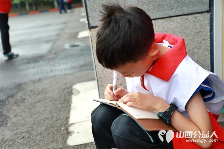 2024年山西省红十字小小宣讲员在红十字志愿者老师的带领下走进太原市消防救援特勤大队体验消防生活学习消防知识 - 第12张 - 山西公益人 2024年山西省红十字小小宣讲员在红十字志愿者老师的带领下走进太原市消防救援特勤大队体验消防生活学习消防知识 - 第12张